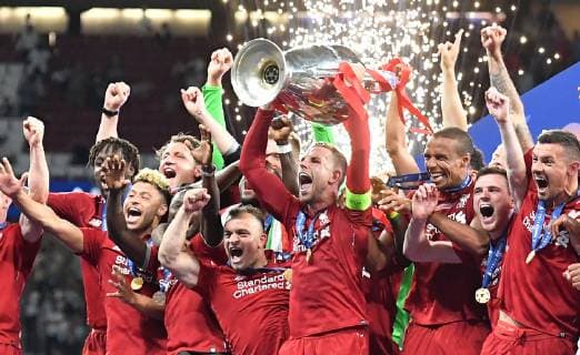 Jordan Henderson (Liverpool), jubelt mit dem Pokal zusammen mit der Mannschaft Tottenham Hotspur-FC Liverpool UEFA Champions League Final 2018 2019, CL, Finale, final match, Endspiel, Fussball, Fußball, men, Maenner, Männer, soccer, Ergebnis, Madrid, 1.6.2019