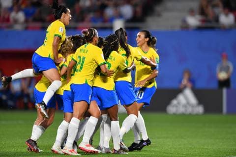 Jubel, Freuen, celebrate, happy, cheer , Goal Celebration Brasilien 0:1, 18.06.2019, Valenciennes (Frankreich), Fussball, FIFA Frauen-WM 2019, Italien - Brasilien, FIFA REGULATIONS PROHIBIT ANY USE OF PHOTOGRAPHS AS IMAGE SEQUENCES AND OR QUASI-VIDEO.