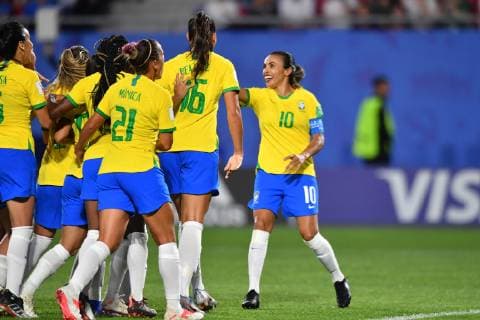 Jubel, Freuen, celebrate, happy, cheer , Goal Celebration Brasilien 0:1, 18.06.2019, Valenciennes (Frankreich), Fussball, FIFA Frauen-WM 2019, Italien - Brasilien, FIFA REGULATIONS PROHIBIT ANY USE OF PHOTOGRAPHS AS IMAGE SEQUENCES AND OR QUASI-VIDEO.