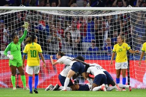 Jubel, Freuen, celebrate, happy, cheer , Goal Celebration Frankreich 2:1, 23.06.2019, Le Havre (Frankreich), Fussball, FIFA Frauen-WM 2019, Achtellfinale Frankreich - Brasilien, FIFA REGULATIONS PROHIBIT ANY USE OF PHOTOGRAPHS AS IMAGE SEQUENCES AND OR QUASI-VIDEO.