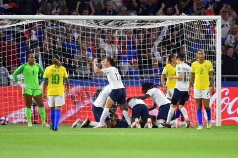 Jubel, Freuen, celebrate, happy, cheer , Goal Celebration Frankreich 2:1, 23.06.2019, Le Havre (Frankreich), Fussball, FIFA Frauen-WM 2019, Achtellfinale Frankreich - Brasilien, FIFA REGULATIONS PROHIBIT ANY USE OF PHOTOGRAPHS AS IMAGE SEQUENCES AND OR QUASI-VIDEO.