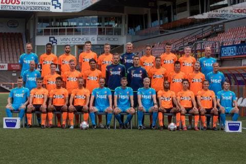 VOLENDAM, Photocall FC Volendam, Stadium De Adelaarshorst, 02-07-2019 , season 2019 - 2020 , Dutch Keuken Kampioen Divisie. Achterste rij: Bjorn van der Gaag (fysiotherapeut), Brian Plat, Zakaria El Azzouzi, Gerry Vlak, Marco Tol, Barry Lauwers, Joey Veerman, Jari Vlak, Derry John Murkin, Gerald Ršben (fysiotherapeut). Middelste rij: Michel Hordijk (trainer individueel), Nick Doodeman, Gijs Smal, Youssef Blel, Mitchel Michaelis, Nordin Bakker, Mike Eerdhuijzen, Nick Runderkamp, Cas Peters, Hans Bakker (teammanager). Voorste rij: Frank Tuijp (fysiotherapeut & performance coach), Alex Plat, Darryl Baly, Kevin Visser, Sipke Hulshoff (assistent-trainer), Wim Jonk (hoofdtrainer), Edwin Zoetebier (keeperstrainer), Boy Deul, Mohamed Betti, Martijn Kaars, Paul Lemstra (fysiotherapeut). Photocall FC Volendam x3812714x Copyright: