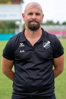 Sascha Glass (Trainer, Cheftrainer), Porträt, Portrait, Einzelbild, Aktion, Action, 06.07.2019, Willstätt Sand (Deutschland), Fussball, Flyeralarm Frauen-Bundesliga, Fototermin SC Sand, DFB DFL REGULATIONS PROHIBIT ANY USE OF PHOTOGRAPHS AS IMAGE SEQUENCES AND OR QUASI-VIDEO.