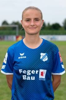 Lisa Schöppl (6), Porträt, Portrait, Einzelbild, Aktion, Action, 06.07.2019, Willstätt Sand (Deutschland), Fussball, Flyeralarm Frauen-Bundesliga, Fototermin SC Sand, DFB DFL REGULATIONS PROHIBIT ANY USE OF PHOTOGRAPHS AS IMAGE SEQUENCES AND OR QUASI-VIDEO.