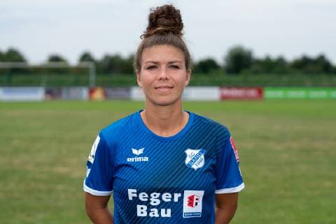 Nadine Prohaska (8), Porträt, Portrait, Einzelbild, Aktion, Action, 06.07.2019, Willstätt Sand (Deutschland), Fussball, Flyeralarm Frauen-Bundesliga, Fototermin SC Sand, DFB DFL REGULATIONS PROHIBIT ANY USE OF PHOTOGRAPHS AS IMAGE SEQUENCES AND OR QUASI-VIDEO.