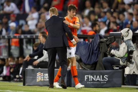 (L-R) Holland coach Ronald Koeman, Marten de Roon of Holland during the UEFA Nations League semi final match between The Netherlands and England at Estadio D. Afonso Henriques on June 06, 2019 in Guimaraes, Portugal UEFA Nations League 2018 2019 xVIxVIxImagesx xMauricexvanxSteenxIVx 14971217