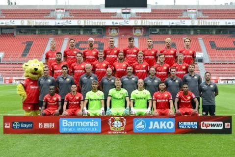 Bayer Leverkusen; 1.BL, Porträttermin 2019 2020, Mannschaftsfoto, 1. Reihe v.li.: Moussa Diaby (LEV), Paulinho (LEV), Ramazan Özcan (LEV), Lukas Hradecky (LEV), Niklas Lomb (LEV), Kevin Volland (LEV), Wendell (LEV). 2. Reihe v.lil: Maskottchen Brian the Lion, Torwart Trainer David Thiel (LEV), Athletiktrainer Schahriar Bigdeli (LEV), Co Trainer Xaver Zembrod (LEV), Cheftrainer Peter Bosz (LEV), Co Trainer Hendrie Krüzen (LEV), Athletiktrainer Terry Peters (LEV), Co Trainer Marcel Daum (LEV), Videoanalyst Simon Lackmann (LEV), Athletiktrainer Daniel Jouvin (LEV). 3. Reihe v.li.: Kerem Demirbay (LEV), Julian Baumgartlinger (LEV), Lars Bender (LEV), Karim Bellarabi (LEV), Jan Boller (LEV), Adrian Stanilewicz (LEV), Mitchell Weiser (LEV). 4. Reihe v.li.: Daley Sinkgraven (LEV), Lucas Alario (LEV), Aleksandar Dragovic (LEV), Sven Bender (LEV), Kai Havertz (LEV), Panagiotis Retsos (LEV), Joel Pohjanpalo (LEV), Tin Jedvaj (LEV).