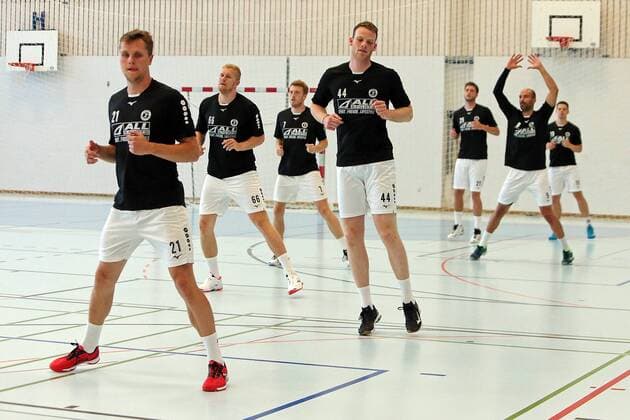 16.07.2019, xovx, Handball HBL Bundesliga, HSG Wetzlar - Trainingslager 2019 emspor, Athletik-Training waehrend der ersten Trainingseinheit im schweizerischen Thun, v.l. Emil Frend Oefors (HSG Wetzlar), Anton Lindskog (HSG Wetzlar), Kristian Bjoernsen (HSG Wetzlar), Lenny Rubin (HSG Wetzlar), Olle Forsell Schefvert (HSG Wetzlar), Joao Ferraz (HSG Wetzlar), Lars Weissgerber (HSG Wetzlar) (DFL DFB REGULATIONS PROHIBIT ANY USE OF PHOTOGRAPHS as IMAGE SEQUENCES and or QUASI-VIDEO) Thun