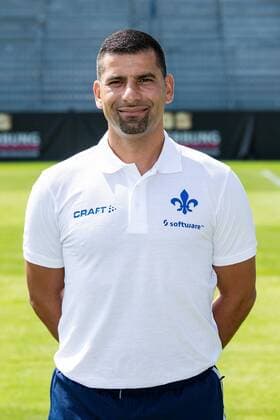 17.07.2019, xfux, Fussball 2.Bundesliga, SV Darmstadt 98, 2.BL, Porträttermin 2019 2020, Fototermin, emonline, emspor, deloka, v.l. Trainer Dimitrios Grammozis; (SV Darmstadt 98) Darmstadt