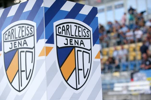 Jena - Ingolstadt Fussball 3. Liga Jena, 22.07.2019, Ernst-Abbe-Sportfeld, Fußball, Herren, 3. Liga, 1. Spieltag , FC Carl Zeiss Jena - FC Ingolstadt 04 1:2 (0:0) , Im Bild: Carl Zeiss Jena Logo , Gemäß den Vorgaben des DFB Deutscher Fußball Bund ist es untersagt, in dem Stadion und oder vom Spiel angefertigte Fotoaufnahmen in Form von Sequenzbildern und oder videoähnlichen Fotostrecken zu verwerten bzw. verwerten zu lassen. DFB regulations prohibit any use of photographs as image sequences and or quasi-video.