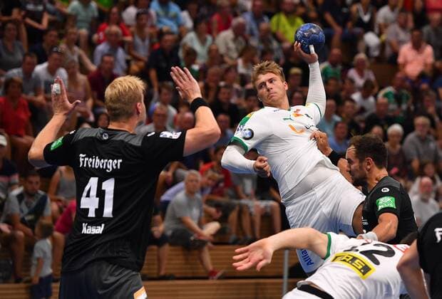 am Ball: Franz Semper (Leipzig) gegen Michal Kasal (Dresden), HC Elbflorenz Dresden gegen SC DHfK Leipzig, Testspiel, Freundschaftsspiel, Handball, 2. Liga der Männer, 2. Bundesliga, Saison 2019 2020, Dresden, BallsportARENA Dresden, 27.07.2019,