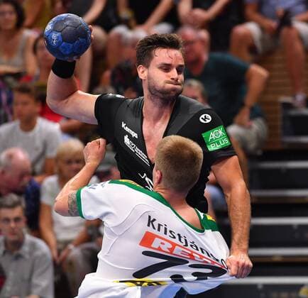 am Ball: Sebastian Greß (Dresden) gegen Viggo Kristjansson (Leipzig), HC Elbflorenz Dresden gegen SC DHfK Leipzig, Testspiel, Freundschaftsspiel, Handball, 2. Liga der Männer, 2. Bundesliga, Saison 2019 2020, Dresden, BallsportARENA Dresden, 27.07.2019,