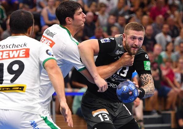 von rechts: Mindaugas Dumcius (Dresden) gegen Marco Mamic und Bastian Roscheck (beide Leipzig), HC Elbflorenz Dresden gegen SC DHfK Leipzig, Testspiel, Freundschaftsspiel, Handball, 2. Liga der Männer, 2. Bundesliga, Saison 2019 2020, Dresden, BallsportARENA Dresden, 27.07.2019,