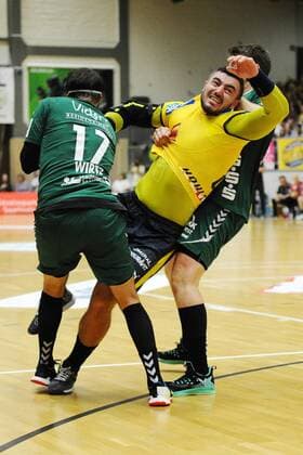 Tommy Wirtz, HG Saarlouis- 17, und Wladislaw Kurotschkin, HG Saarlouis- 95, stoppen gemeinsam einen Angriff von Jannik Kohlbacher, Rhein Neckar Loewen- 80, beim Spiel Rhein Neckar Loewen vs HG Saarlouis, DHB Pokal, 1. Runde, erstes Halbfinale im Final Four Turnier in der Stadtgartenhalle Saarlouis, 17.08.19 Rhein Neckar Loewen vs HG Saarlouis , 17.08.19, DHB Pokal, Saarlouis Copyright: xEIBNER PeterxFranzx EP_PFZ
