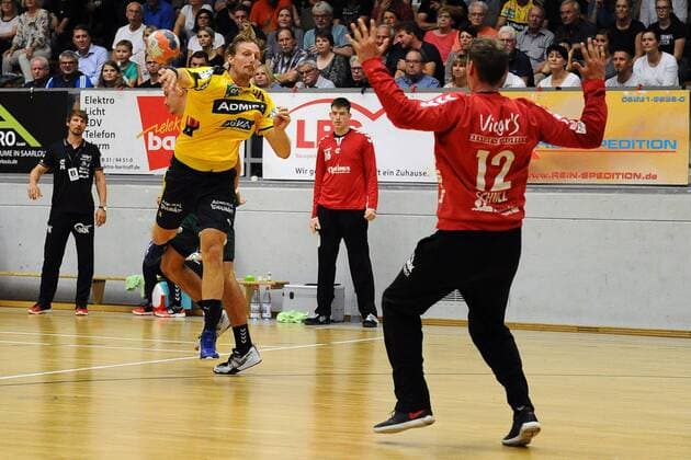 Jesper Nielsen, Rhein Neckar Loewen- 36, ueberlistet Patrick Schulz, HG Saarlouis- 12, beim Spiel Rhein Neckar Loewen vs HG Saarlouis, DHB Pokal, 1. Runde, erstes Halbfinale im Final Four Turnier in der Stadtgartenhalle Saarlouis, 17.08.19 Rhein Neckar Loewen vs HG Saarlouis , 17.08.19, DHB Pokal, Saarlouis Copyright: xEIBNER PeterxFranzx EP_PFZ