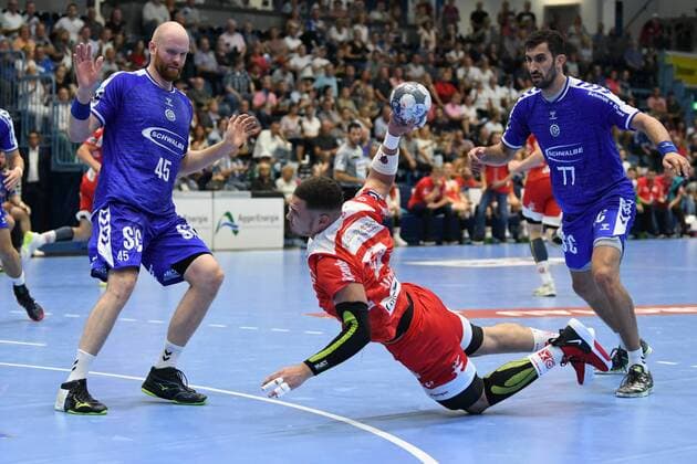 17 Rolando Urios Gonzalez ( 17 TuSEM Essen) beim Wurf, VfL Gummersbach - TuSEM Essen, Handball, Maenner, 2. Liga, Liqui Moly Handball Bundesliga, 1. Spieltag, 28.08.2019, - VfL Gummersbach - TuSEM Essen, , Handball, Liqui Moly 2. Handball Bundesliga, Maenner, Soielzeit 2019 20 Gummersbach Copyright: xEIBNER JuergenxAugstx EP_JOGI
