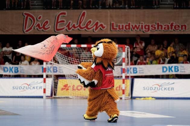 Die Eule (Das Maskottchen der TSG Ludwigshafen-Friesenheim) , Freisteller, Ganzkörper, Einzelbild, Aktion, Action, Symbolfoto, Symbolbild, Symbol, 25.08.2019, Ludwigshafen am Rhein (Deutschland), Handball, Bundesliga, TSG Ludwigshafen-Friesenheim (Die Eulen) - Rhein-Neckar Löwen, DFB DFL REGULATIONS PROHIBIT ANY USE OF PHOTOGRAPHS AS IMAGE SEQUENCES AND OR QUASI-VIDEO.