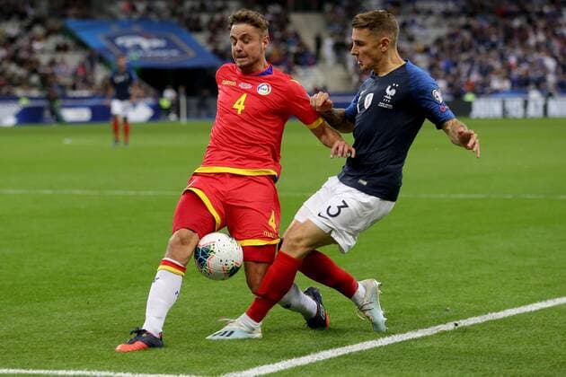 Fußball, EM Quali, Frankreich - Andorra Paris, France 10.09.2019, UEFA EM Qualifikation, Runde 6, Gruppe H, Frankreich - Andorra, Marc Rebes (AND) und Lucas Digne (FRA) im zweikampf, battle for the ball, ( Paris Stade de France France eu-images- 01062000312