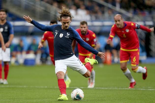 Fußball, EM Quali, Frankreich - Andorra Paris, France 10.09.2019, UEFA EM Qualifikation, Runde 6, Gruppe H, Frankreich - Andorra, Antoine Griezmann (FRA) beim Elfmeter, in aktion, am Ball, Einzelaktion, ( Paris Stade de France France eu-images- 01062000322