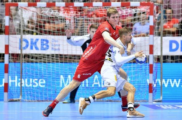 Finn Lemke (MT Melsungen) (L) und Marko Bezjak (SC Magdeburg) (am Ball) , GER, MT Melsungen - SC Magdeburg, Handball, 1. Bundesliga Maenner, 12.09.2019, GER, MT Melsungen - SC Magdeburg, Handball, 1. Liga Maenner, 12.09.2019 Kassel Copyright: xEIBNER RolandxSippelx EP_RSL
