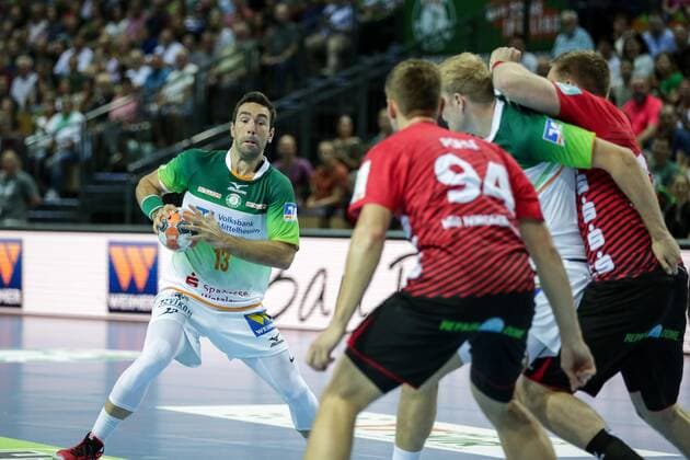 Deutschland,Wetzlar, Rittal-Arena, 15.09.2019, Handball,1. Liqui Moly HBL Bundesliga, 5.Spieltag, HSG Wetzlar - HSG Nordhorn-Lingen Bild: v.li.Filip Mirkulovski (HSG Wetzlar, 13),Georg Poehle (Nordhorn-Lingen, 94),Anton Lindskog (HSG Wetzlar, 66),Luca de Boer (Nordhorn-Lingen, 19) Copyright: HMBxMedia ThomasxJäger