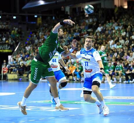 GER, DHB, 1.HBL, FUECHSE BERLIN VS. TVB Stuttgart 15.09.2019, Max Schmeling Halle, Berlin, GER, DHB, 1.HBL, FUECHSE BERLIN VS. TVB Stuttgart, DHB regulations prohibit any use of photographs as image sequences and or quasi-video im Bild Jakov Gojun (Fuechse Berlin 10) , David Schmidt (Stuttgart 77)