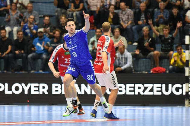18 Alexander Herrmann ( 18 VfL Gummersbach) jubelt, , VfL Gummersbach - HSV Hamburg, Maenner, 2. Liga, Liqui Moly Handball Bundesliga, 5. Spieltag, 28.08.2019, - VfL Gummersbach - Handball Verein Hamburg, , Handball, Liqui Moly 2. Handball Bundesliga, Maenner, Soielzeit 2019 20 Gummersbach Copyright: xEIBNER JuergenxAugstx EP_JOGI