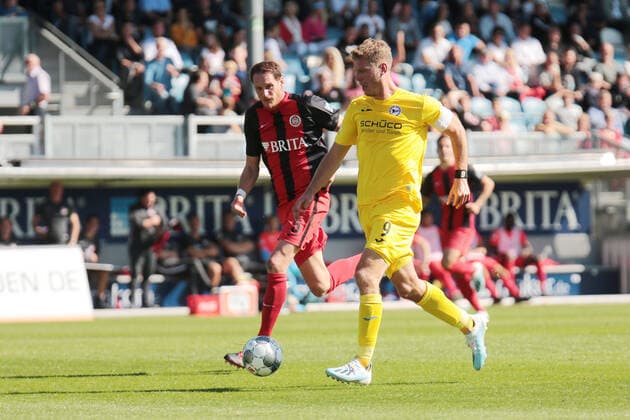 SV Wehen Wiesbaden - DSC Arminia Bielefeld,21.09.2019,GER, im Roecker Benedikt,(SV Wehen Wiesbaden, 5),Klos Fabian,(Armenia Bielefeld, 9), , Scherbaum Eibner-Pressefoto Fussball, 2.BL, 7. Spieltag, Saison 2019 20, SV Wehen Wiesbaden, DSC Arminia Bielefeld Wiesbaden Copyright: xEIBNER UlixScherbaumx EP_USM