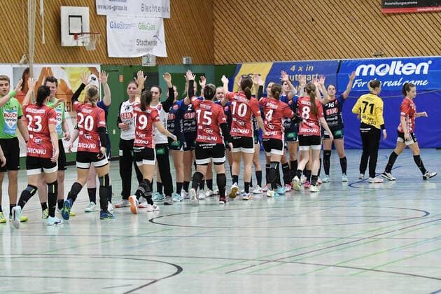 Beide Mannschaften vor dem Spiel, SG H2KU Herrenberg vs. BSV Sachsen Zwickau, 2. Handball Bundesliga Frauen, 3. Spieltag, Saison 19 20, 121.09.2019, SG H2KU Herrenberg vs. BSV Sachsen Zwickau, 2. Handball Bundesliga Frauen, 3. Spieltag, Saison 19 20, 121.09.2019 Dettingen an der Erms