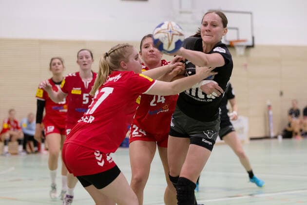 FSG Mainz 05 Budenheim - Buxtehuder SV,21.09.2019,GER,Handball, im Elisa Burkholder,(1.FSV Mainz05, 24),Lisa Prior,(Buxtehuder SV, 36), Eibner-Pressefoto Ulrich Scherbaum FSG Mainz 05 Budenheim - Buxtehuder SV Mainz-Budenheim Copyright: xEibner-Pressefoto UlrichxScherbax EP_usm