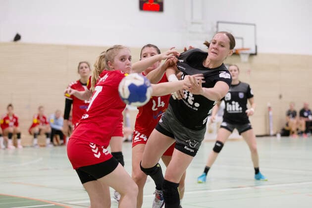 FSG Mainz 05 Budenheim - Buxtehuder SV,21.09.2019,GER,Handball, im Elisa Burkholder,(1.FSV Mainz05, 24),Lisa Prior,(Buxtehuder SV, 36), Eibner-Pressefoto Ulrich Scherbaum FSG Mainz 05 Budenheim - Buxtehuder SV Mainz-Budenheim Copyright: xEibner-Pressefoto UlrichxScherbax EP_usm