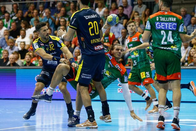 22.09.2019, xtgx, Handball Liqui Moly HBL, SC Magdeburg - Rhein Neckar Loewen emspor, v.l. Alexander Petersson (Rhein Neckar Loewen, 32), Ilija Abutovic (Rhein Neckar Loewen, 20), Erik Schmidt (Magdeburg, 21) Zweikampf, Duell, Kampf, tackle GETEC Arena
