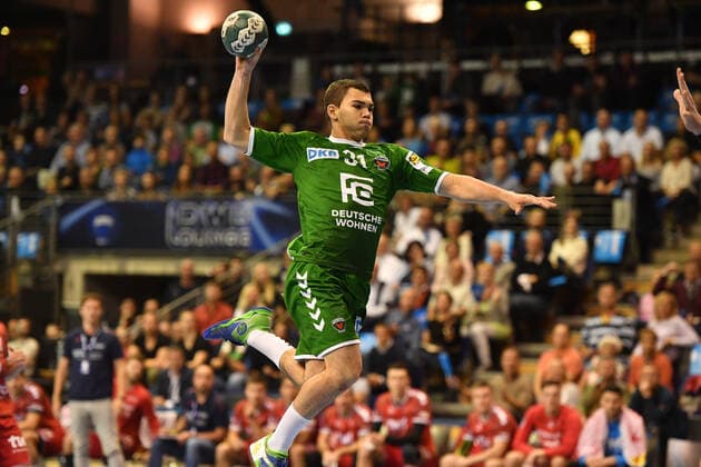 Tim Matthes (Füchse), beim Wurf, Füchse Berlin - Die Eulen Ludwigshafen 1. Bundesliga, DKB-Handballbundesliga, 2019 2020 Herren, Männer, Maenner, Handball, Deutschland, Germany, Max-Schmeling-Halle Berlin, 29.9.2019
