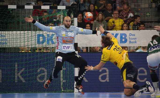 Handball, DHB-Pokal: Rhein-Neckar-Löwen - FrischAuf Göppingen, Achtelfinale am 02.10.2019, Saison 2019 20, ZmdZ, göppingen, pokal, loewen, Jesper Nielsen (36, Rhein Neckar Löwen) erzielt einen treffer gegen Urh Kastelic (99, Torwart, Goeppingen), Rhein-Neckar-Löwen - FrischAuf Goeppingen