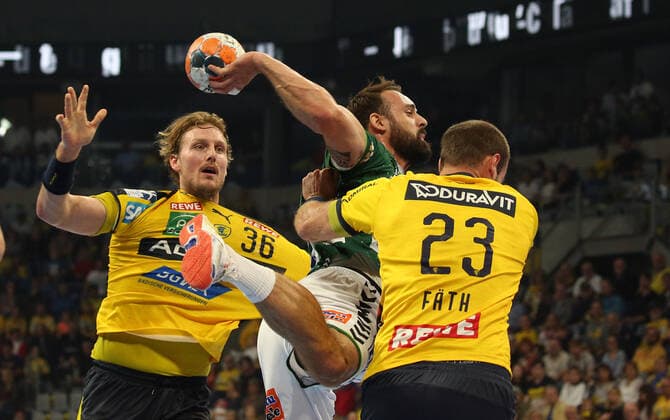 Handball, DHB-Pokal: Rhein-Neckar-Löwen - FrischAuf Göppingen, Achtelfinale am 02.10.2019, Saison 2019 20, ZmdZ, göppingen, pokal, loewen, Jesper Nielsen (36, Rhein Neckar Löwen), Tim Kneule (4, Goeppingen) erziet einen treffer, Steffen Fäth (23, Rhein Neckar Löwen), Rhein-Neckar-Löwen - FrischAuf Goeppingen