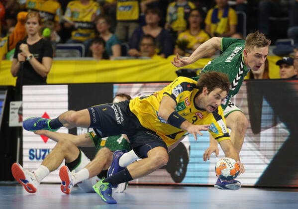 Handball, DHB-Pokal: Rhein-Neckar-Löwen - FrischAuf Göppingen, Achtelfinale am 02.10.2019, Saison 2019 20, ZmdZ, göppingen, pokal, loewen, Uwe Gensheimer (3, Rhein Neckar Löwen), Tim Sörensen (21, Goeppingen), Rhein-Neckar-Löwen - FrischAuf Goeppingen
