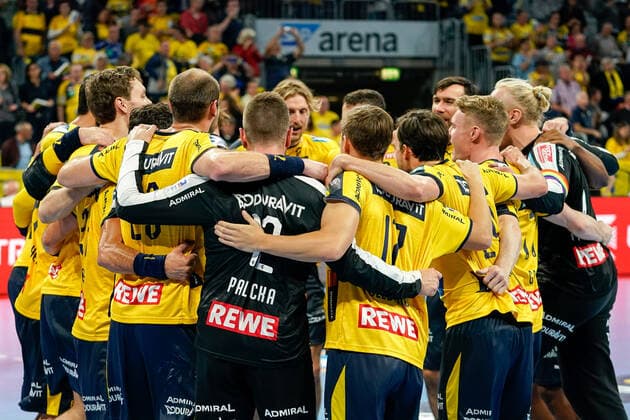 Spieler der Rhein-Neckar-Löwen, Jubel nach dem Schlusspfiff, Sieg, Sieger, Gewinner, jubelt, jubeln, Freude, optimistisch, Highlight, Action, Aktion, 02.10.2019, Mannheim, Handball, DHB-Pokal, Rhein-Neckar Löwen - Frisch Auf! Göppingen