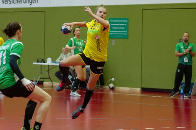 Merel Freriks (Borussia Dortmund, BVB, 20) beim Wurf, Spielszene, Aktion, Action, 05.10.2019, Bremen (Deutschland), Handball, DHB-Pokal Frauen, SV Werder Bremen - Borussia Dortmund