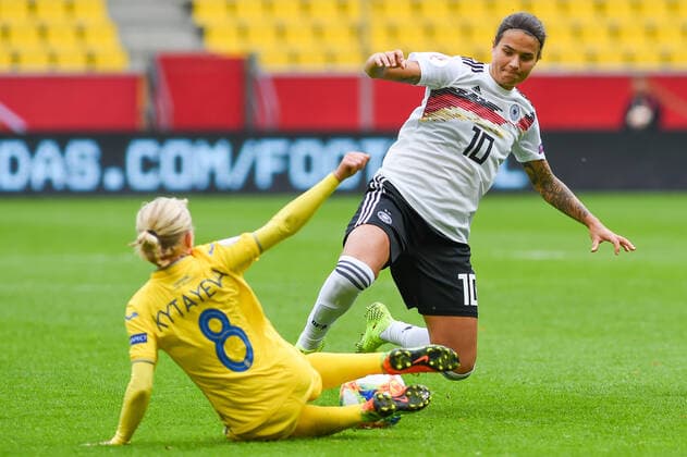 v.li.: Tetyana Kytayeva (Ukraine, 8), Dzsenifer Marozsan (Deutschland, 10), Zweikampf, Duell, duel, tackle, tackling, Dynamik, Action, Aktion, 05.10.2019, Aachen (Deutschland), Fussball, EM-Qualifikation Frauen, Deutschland - Ukraine, DFB DFL REGULATIONS PROHIBIT ANY USE OF PHOTOGRAPHS AS IMAGE SEQUENCES AND OR QUASI-VIDEO.