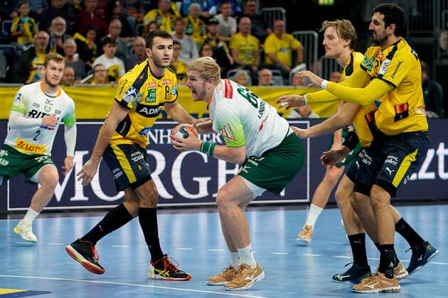 v.li.: Romain Lagarde (RNL, 8), Anton Lindskog (HSG, 66), Jesper Nielsen (RNL, 36), Ilija Abutovic (RNL, 20), Aktion, Action, Spielszene, 06.10.2019, Mannheim, Handball, Bundesliga, Rhein-Neckar Löwen - HSG Wetzlar