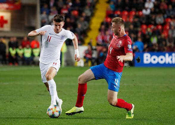 Mason Mount of England tackled by Jakub Brabec of Czech Republic during the UEFA EURO, EM, Europameisterschaft,Fussball 2020 Qualifying match at the Sinobo Stadium, Prague. Picture date: 11th October 2019. Picture credit should read: David Klein Sportimage EDITORIAL USE ONLY. No use with unauthorised audio, video, data, fixture lists, club league logos or live services. Online in-match use limited to 120 images, no video emulation. No use in betting, games or single club league player publications. SPI-0252-0062