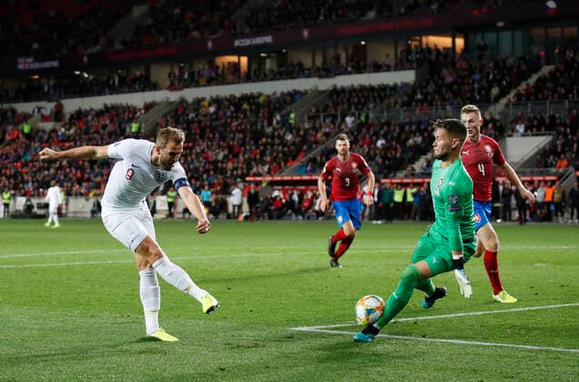 Tomas Vaclik of Czech Republic saves from Harry Kane of England during the UEFA EURO, EM, Europameisterschaft,Fussball 2020 Qualifying match at the Sinobo Stadium, Prague. Picture date: 11th October 2019. Picture credit should read: David Klein Sportimage EDITORIAL USE ONLY. No use with unauthorised audio, video, data, fixture lists, club league logos or live services. Online in-match use limited to 120 images, no video emulation. No use in betting, games or single club league player publications. SPI-0252-0098