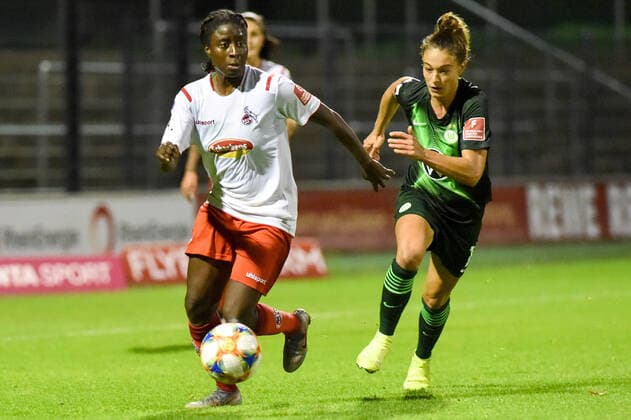 v.li.: Eunice Beckmann (Köln, 11), Felicitas Rauch (Wolfsburg, 13), Zweikampf, Duell, duel, tackle, tackling, Dynamik, Action, Aktion, 11.10.2019, Köln (Deutschland), Fussball, Flyeralarm Frauen-Bundesliga, 1. FC Köln - VfL Wolfsburg, DFB DFL REGULATIONS PROHIBIT ANY USE OF PHOTOGRAPHS AS IMAGE SEQUENCES AND OR QUASI-VIDEO.
