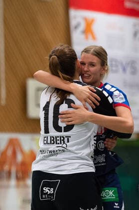 Dora Elbert (SG H2Ku Herrenberg Kuties 16), Saskia Hiller (SG H2Ku Herrenberg Kuties 19), SG H2Ku Herrenberg vs. SG 09 Kirchhof, Handball, 2.Bundesliga, Frauen, HBF, Saison 19 20, GER, 12.10.2019, SG H2Ku Herrenberg vs. SG 09 Kirchhof, Handball, 2.Bundesliga, Frauen, HBF, Saison 19 20, GER, 12.10.2019 Herrenberg Copyright: xEIBNER WolfgangxFrankx EP_WFK