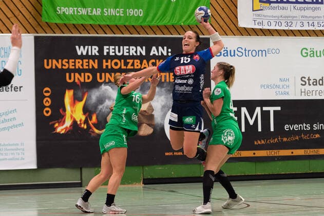 Mariel Bugles Kirchhof 16, Szimonetta Toepelet-Gera (SG H2Ku Herrenberg Kuties 15), SG H2Ku Herrenberg vs. SG 09 Kirchhof, Handball, 2.Bundesliga, Frauen, HBF, Saison 19 20, GER, 12.10.2019, SG H2Ku Herrenberg vs. SG 09 Kirchhof, Handball, 2.Bundesliga, Frauen, HBF, Saison 19 20, GER, 12.10.2019 Herrenberg Copyright: xEIBNER WolfgangxFrankx EP_WFK