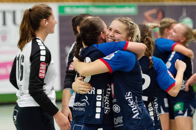 v.li. Lea Neubrander (SG H2Ku Herrenberg Kuties 18), Anika Bissel (SG H2Ku Herrenberg Kuties 03), SG H2Ku Herrenberg vs. SG 09 Kirchhof, Handball, 2.Bundesliga, Frauen, HBF, Saison 19 20, GER, 12.10.2019, SG H2Ku Herrenberg vs. SG 09 Kirchhof, Handball, 2.Bundesliga, Frauen, HBF, Saison 19 20, GER, 12.10.2019 Herrenberg Copyright: xEIBNER WolfgangxFrankx EP_WFK