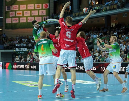 13.10.2019, xovx, Handball HBL, HSG Wetzlar - MT Melsungen emspor, v.l. Stefan Cavor (HSG Wetzlar), Stefan Kneer (HSG Wetzlar), Felix Danner (MT Melsungen), Finn Lemke (MT Melsungen), Timm Schneider (MT Melsungen), Anton Lindskog (HSG Wetzlar), Aktion . (DFL DFB REGULATIONS PROHIBIT ANY USE OF PHOTOGRAPHS as IMAGE SEQUENCES and or QUASI-VIDEO) Wetzlar