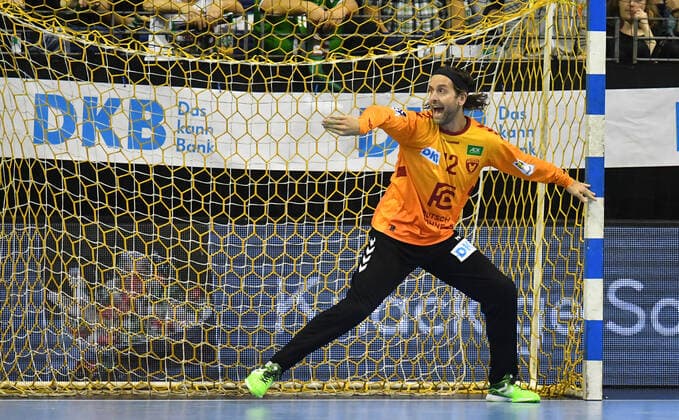 Sport Bilder des Tages Silvio Heinevetter (Torwart Füchse), im Tor Füchse Berlin - Bergischer HC 1. Bundesliga, DKB-Handballbundesliga, 2019 2020 Herren, Männer, Maenner, Handball, Deutschland, Germany, Max-Schmeling-Halle Berlin, 13.10.2019