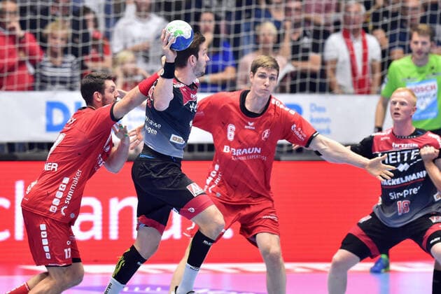 Michael Haass (HC Erlangen) (am Bakk), Felix Danner (MT Melsungen) (L), Finn Lemke (MT Melsungen) (hinten, M) , GER, MT Melsungen - HC Erlangen, Handball, 1. Bundesliga Maenner, 17.10.2019, GER, MT Melsungen - HC Erlangen, Handball, 1. Bundesliga Maenner Melsungen Copyright: xEIBNER RolandxSippelx EP_RSL