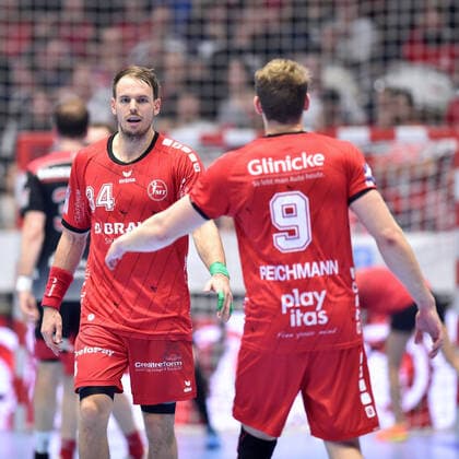 Jubel bei Kai Haefner (MT Melsungen) (L) und Tobias Reichmann (NR 9) , GER, MT Melsungen - HC Erlangen, Handball, 1. Bundesliga Maenner, 17.10.2019, GER, MT Melsungen - HC Erlangen, Handball, 1. Liga Maenner, 17.10.2019 Kassel Copyright: xEIBNER RolandxSippelx EP_RSL